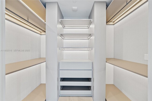 Building Photo - 17901 Collins Ave