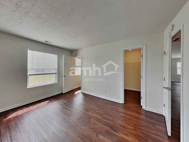 Building Photo - 10248 Meadow Glen Dr