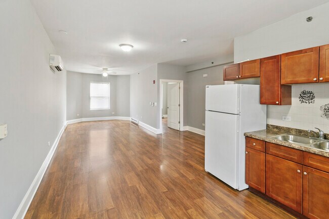 Building Photo - 115 N Hickory St