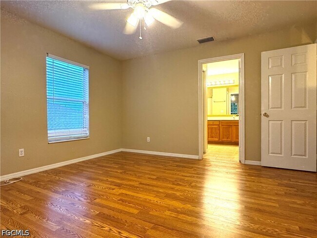 Building Photo - 117 Shadow Lakes Dr