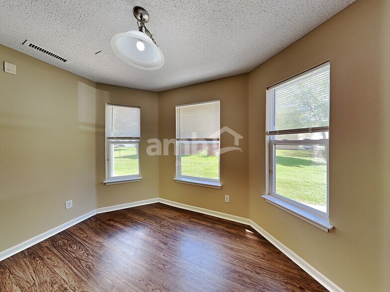 Building Photo - 5973 Redcliff North Ln