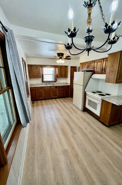 Building Photo - 112 S Villa Dr