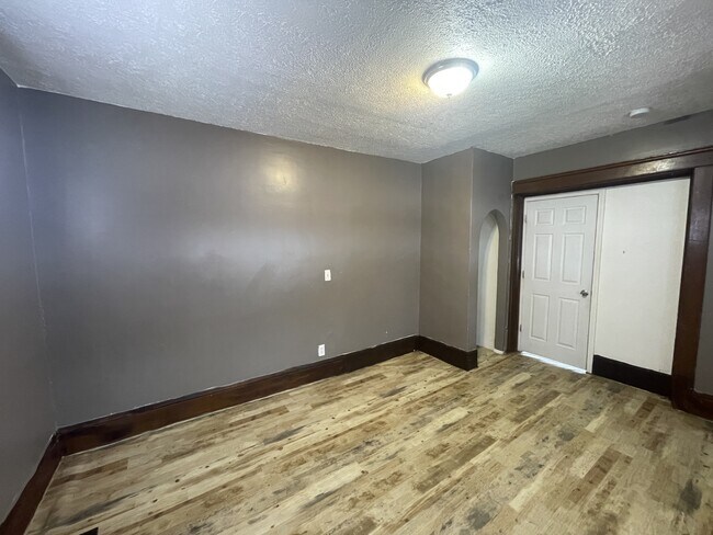 Building Photo - 944 Baughman St