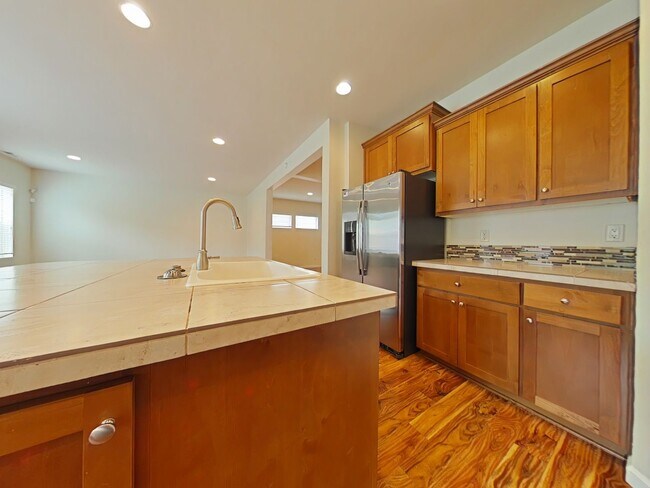 Building Photo - 5 Bedroom House ~ Albany ~ Small Pet Friendly
