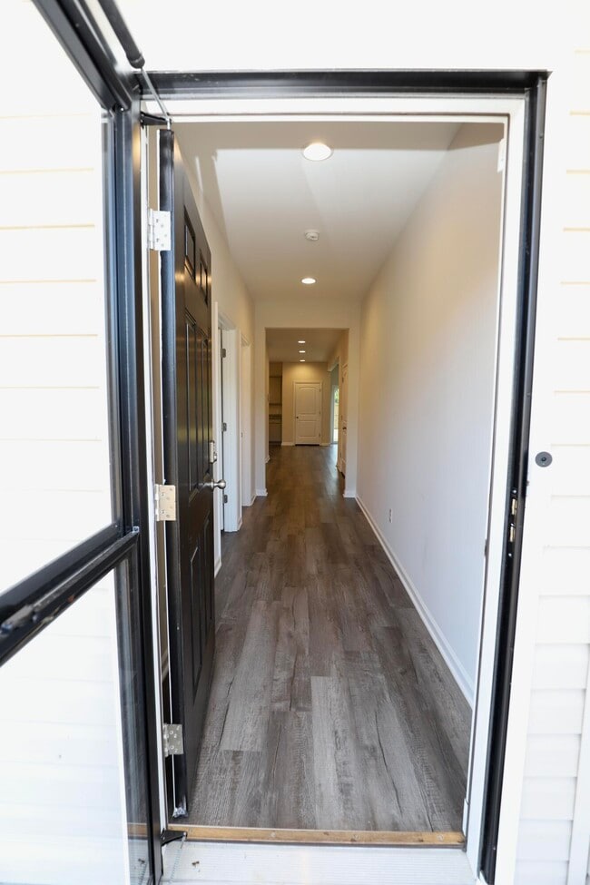 Building Photo - 1960 Barnhart Dr