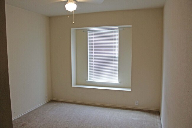 Building Photo - Lovely 3 BR 2 BA Home for Lease in Cross Oak Ranch Addition