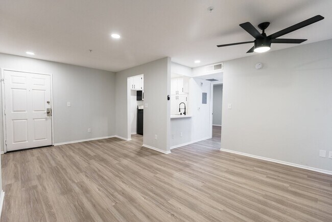 Interior Photo - 315 South Virgil Ave