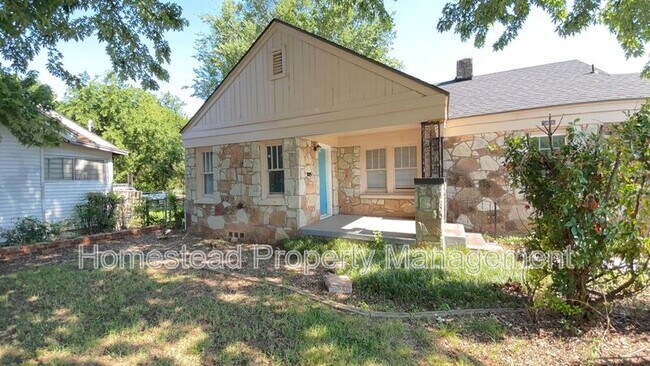 Building Photo - 1436 NE 8th St