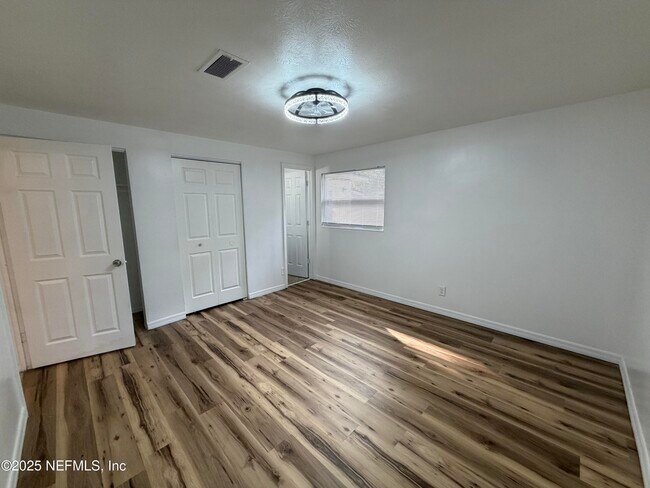 Building Photo - 2490 Woolery Dr