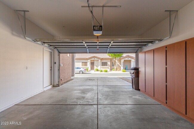 Building Photo - 8001 W Carolina Dr
