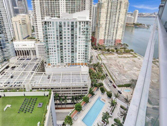 Building Photo - 1300 Brickell Bay Dr