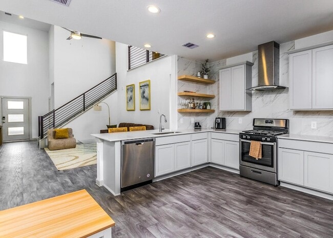 Building Photo - 12832 Barnsbury Ln