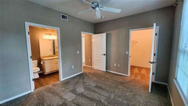 Building Photo - 4170 Central Sarasota Pkwy