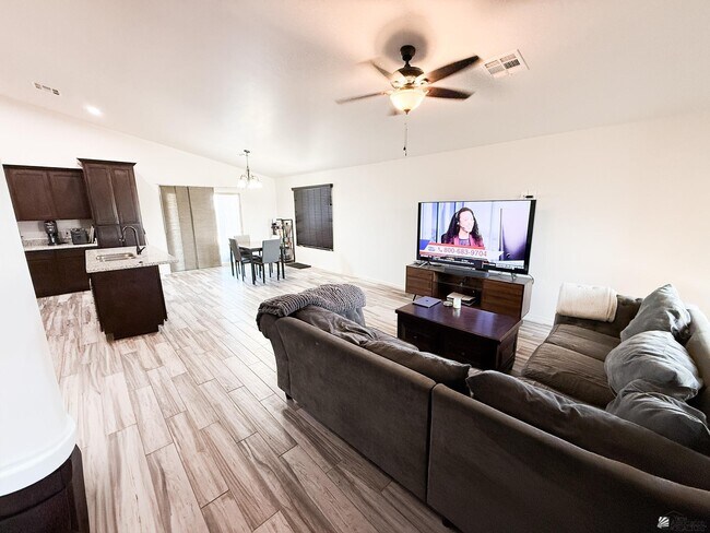 Building Photo - 4168 S Hinckley Dr