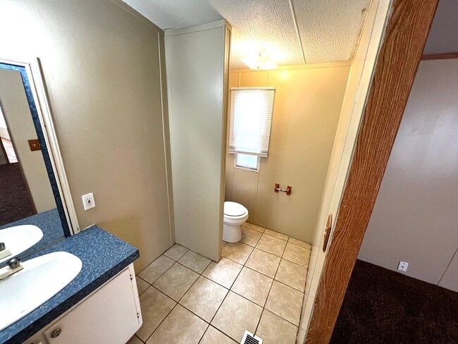 Building Photo - 3 Bedroom-2Bath located near CAFB