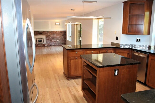 Building Photo - 321 Keach Ct