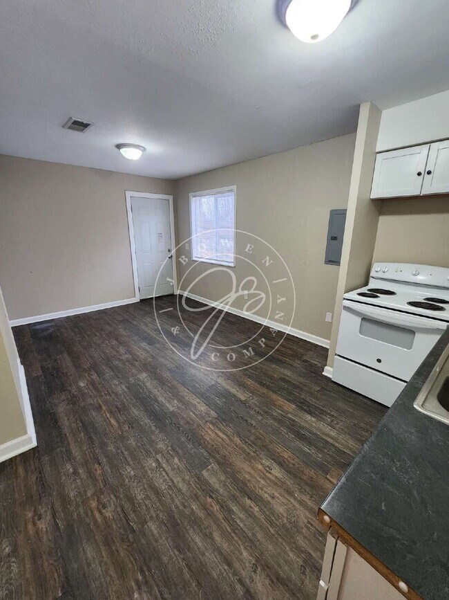 Building Photo - Already section 8 approved and ready for move in!