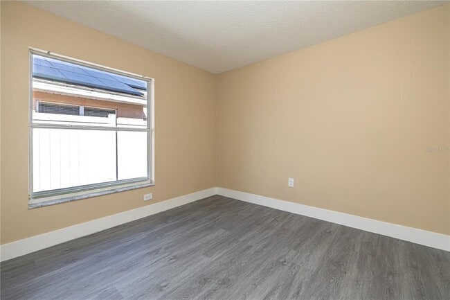 Building Photo - 13237 Greenpointe Dr