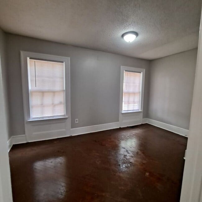 Building Photo - 3176 Lyndale Ave