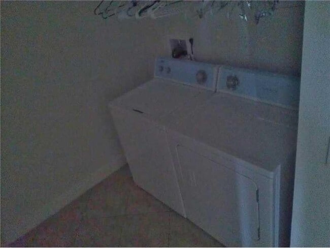 Building Photo - 6920 Julia Gardens Dr