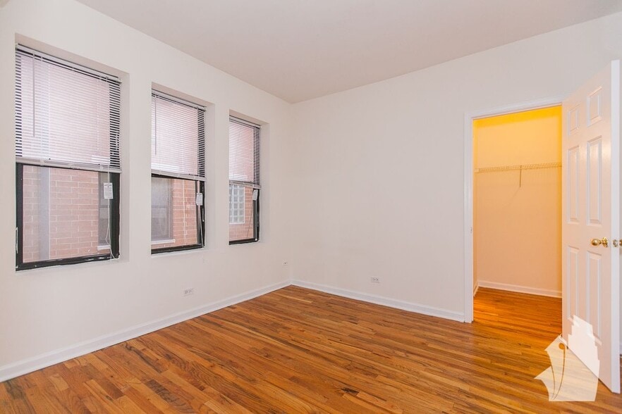 Building Photo - 917 W Dakin St