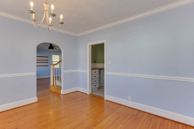 Building Photo - 407 Russell St