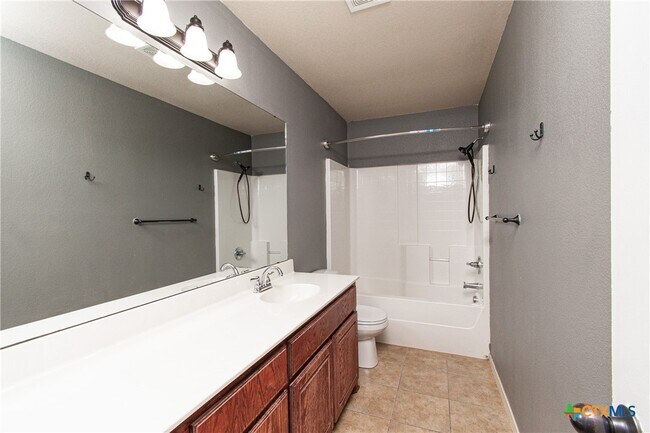 Building Photo - 3200 Alamocitos Creek Dr