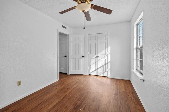 Building Photo - 2101 Blueberry Ln