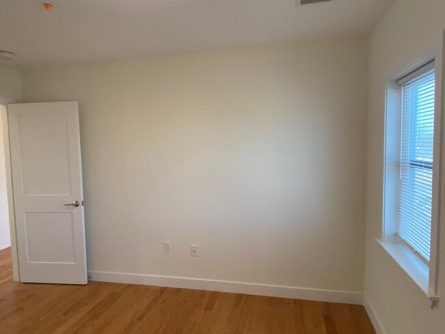 Building Photo - 15 Kelley Ct