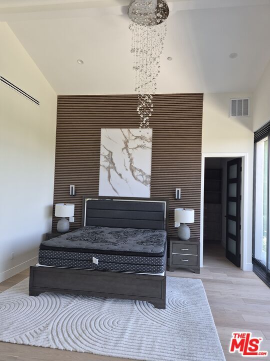 Building Photo - 5299 1/2 Crebs Ave