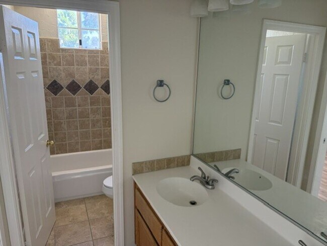 Building Photo - 30978 Riverton Ln