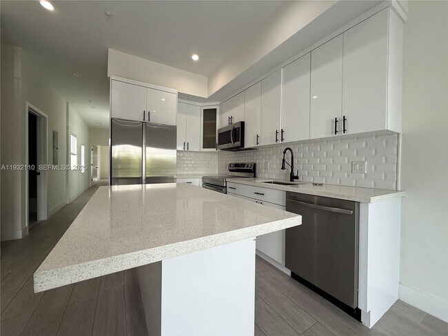 Building Photo - 1786 SW 9th St