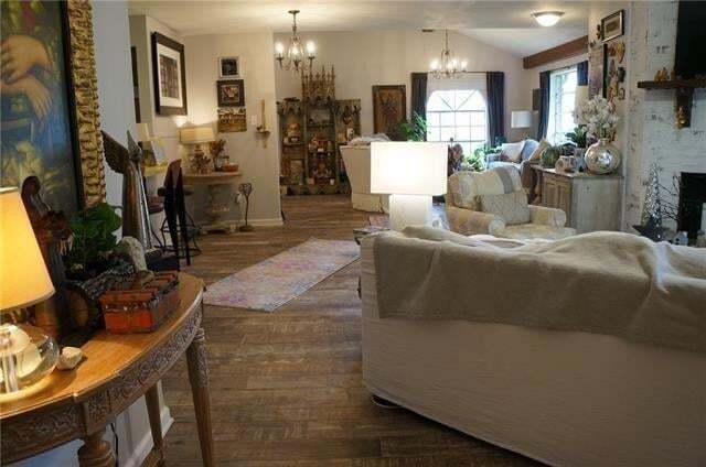 Building Photo - 410 E 11th Ave