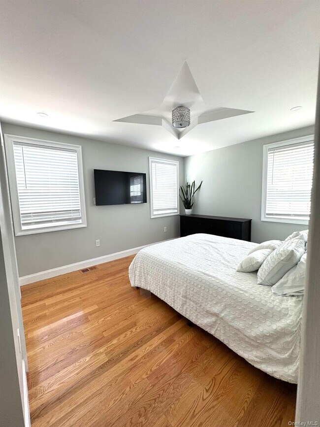 Building Photo - 249-10 139th Ave