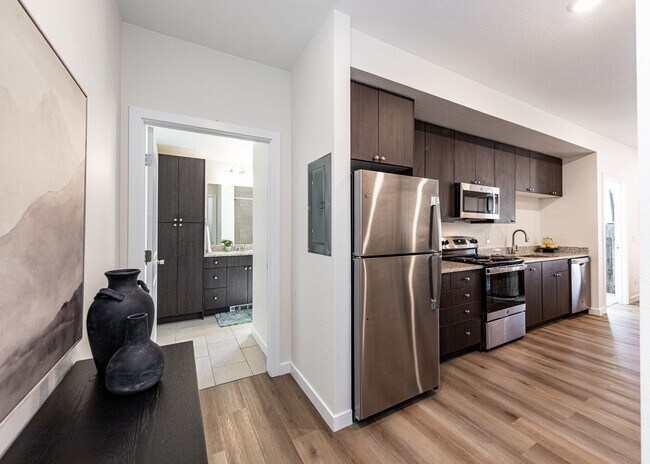 Building Photo - Westside 1 bed, 1 bath Luxury Apartment near Garden of the Gods