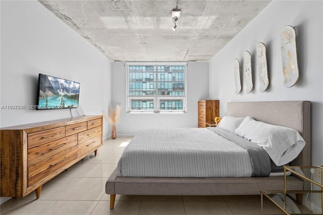 Building Photo - 3250 NE 1st Ave