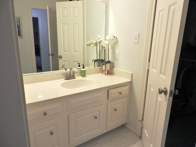 Building Photo - 2319 Amber Springs Dr
