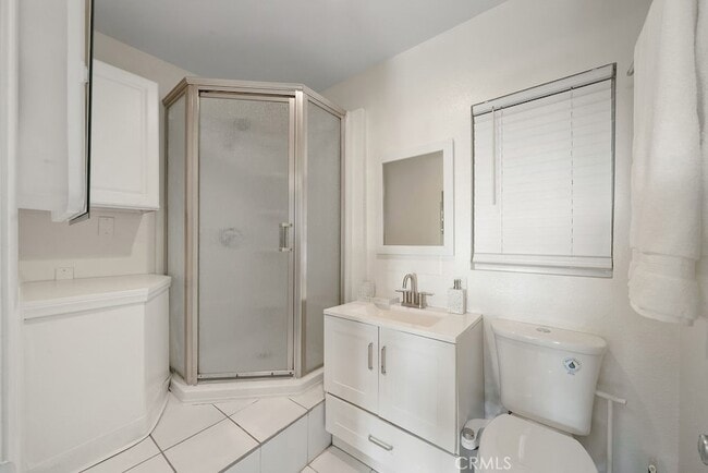 Building Photo - 640 N Coast Hwy