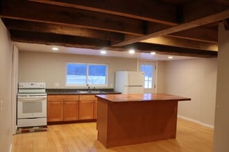 Building Photo - 311 Main St