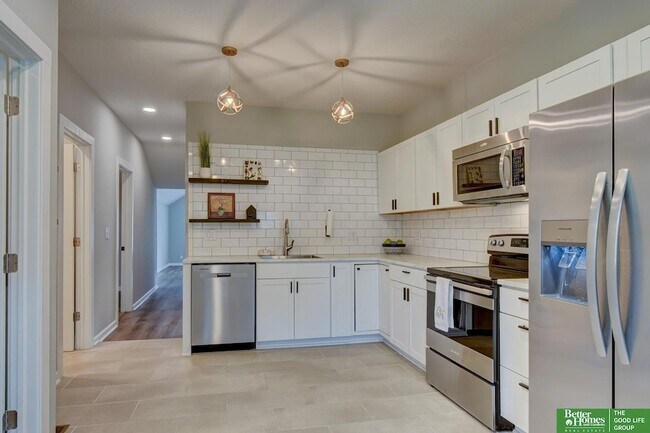 Building Photo - 6519 Parker St