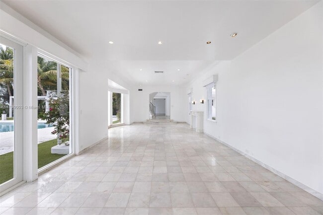 Building Photo - 610 Sabal Palm Rd
