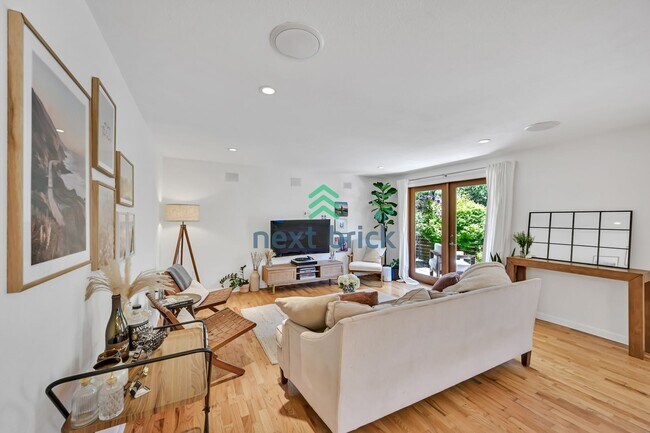 Building Photo - A beautiful 3 bedrooms and 2 bathrooms house