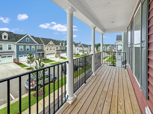 Building Photo - Breathtaking Townhome in Cosby Village!