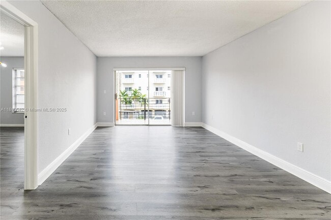 Building Photo - 365 NE 125th St