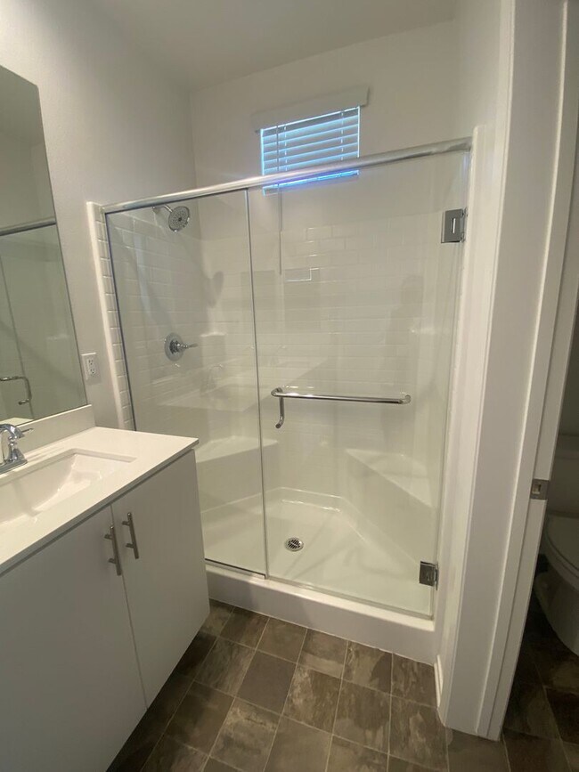Building Photo - Like New 2 Bed 2 Bath Condo in Temecula