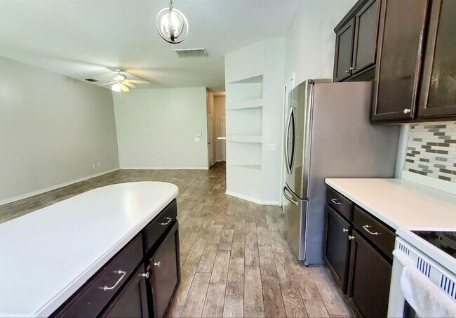 Building Photo - 17532 Hugh Ln