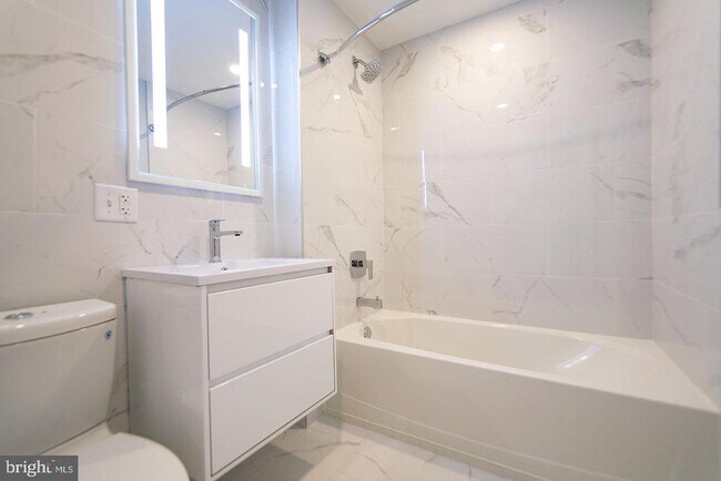 Building Photo - 412 S 13th St