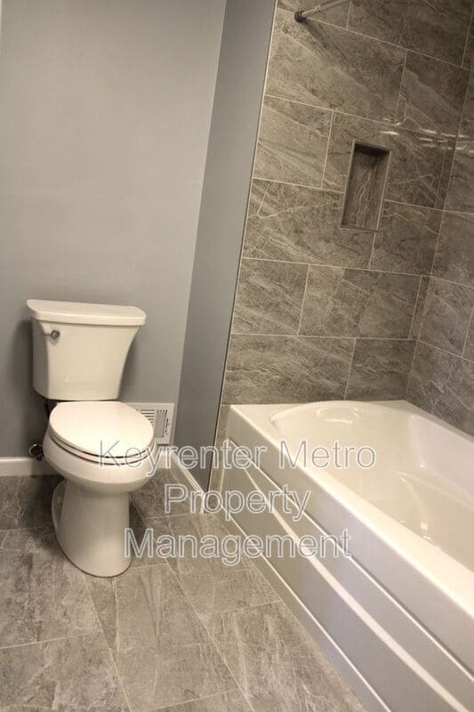 Building Photo - 12526 Woodstock Dr E