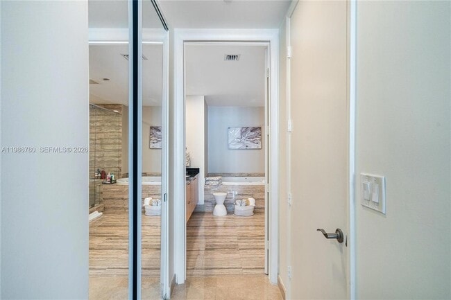 Building Photo - 16001 Collins Ave