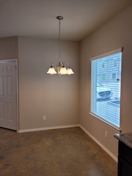 Building Photo - 615 Hayman St